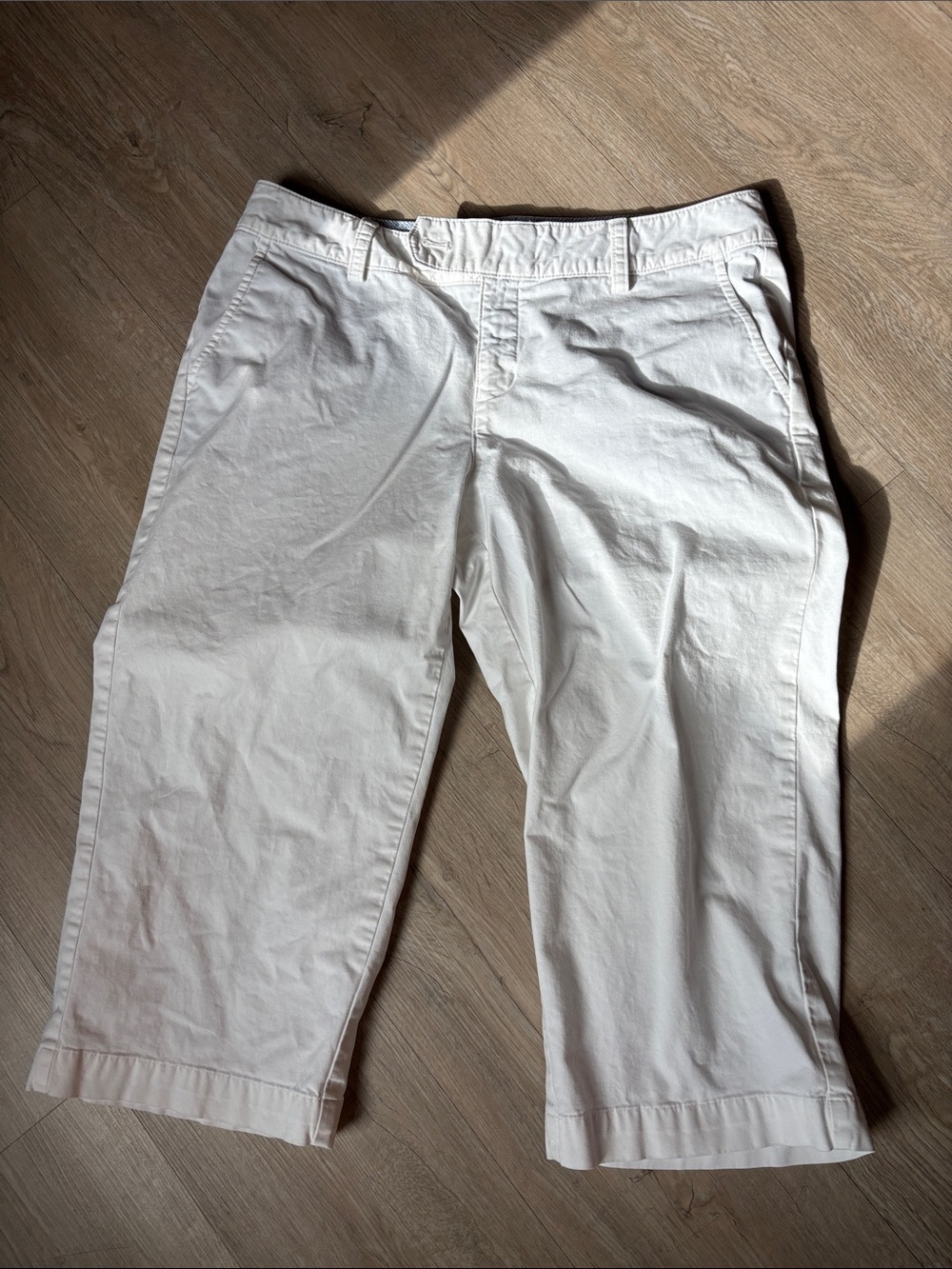 Eddie Bauer White Capri Pants